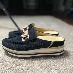 Softwaves Carlisa women Suede slip on mule loafer acrylic chain Portugal Sz 8.5M